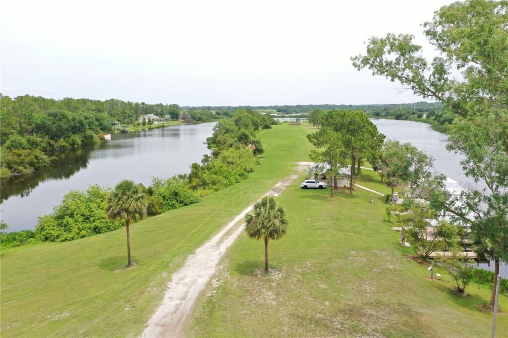 Legacy Lake RV Resort (Mulberry, Florida) photo