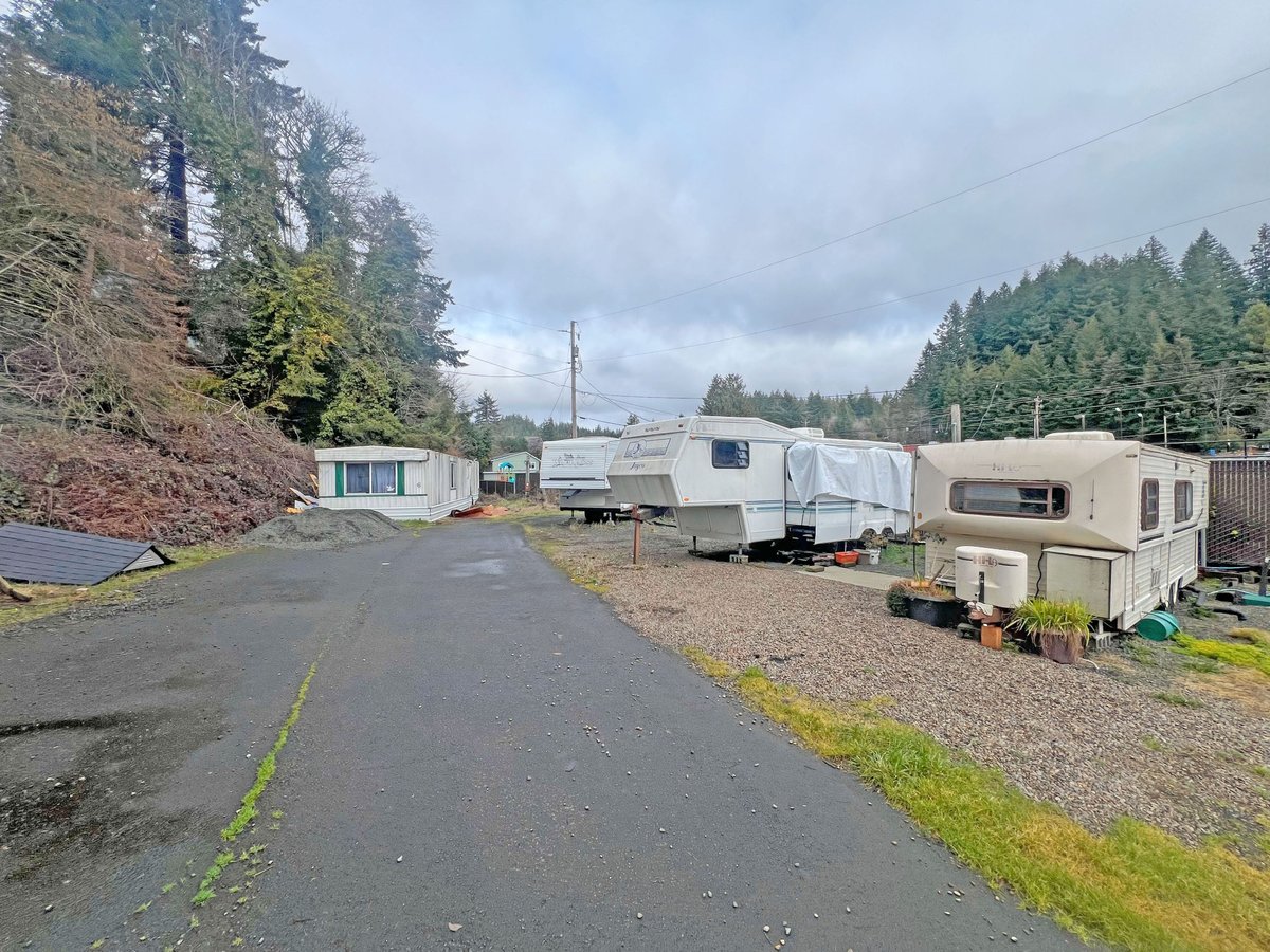 Tidewater Mobile Home and RV Park (Toledo, Oregon) photo