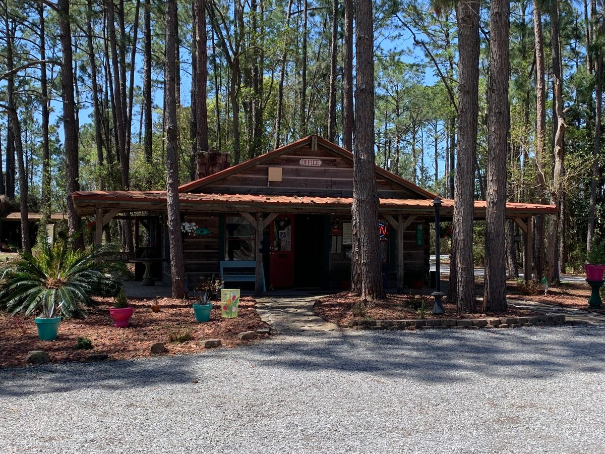 Pineglen Motorcoach & RV Park