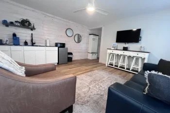 Big Al's Barefoot Bay