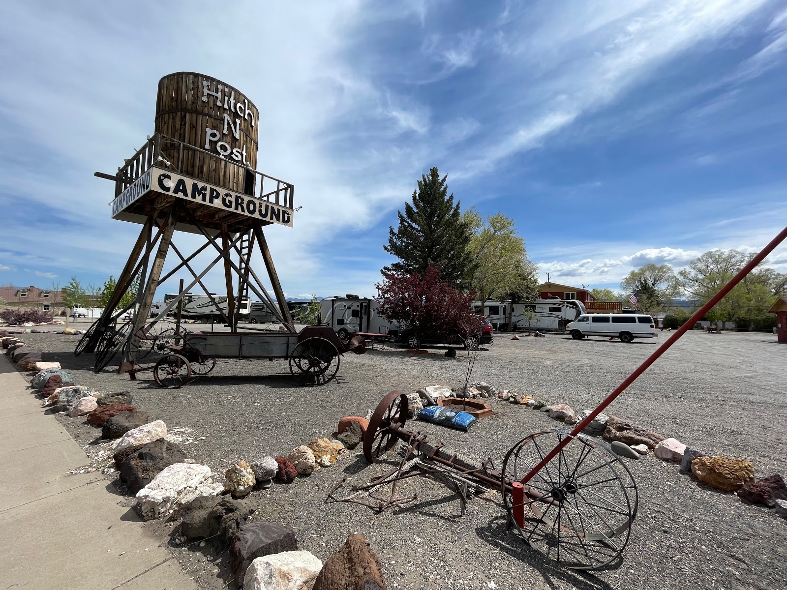 Henrie's Hitch-N-Post RV Resort