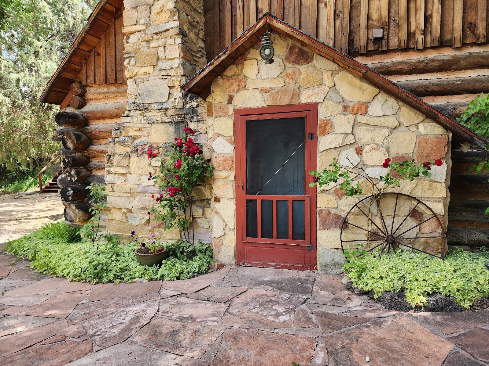 Maynard Dixon legacy museum and rv park.