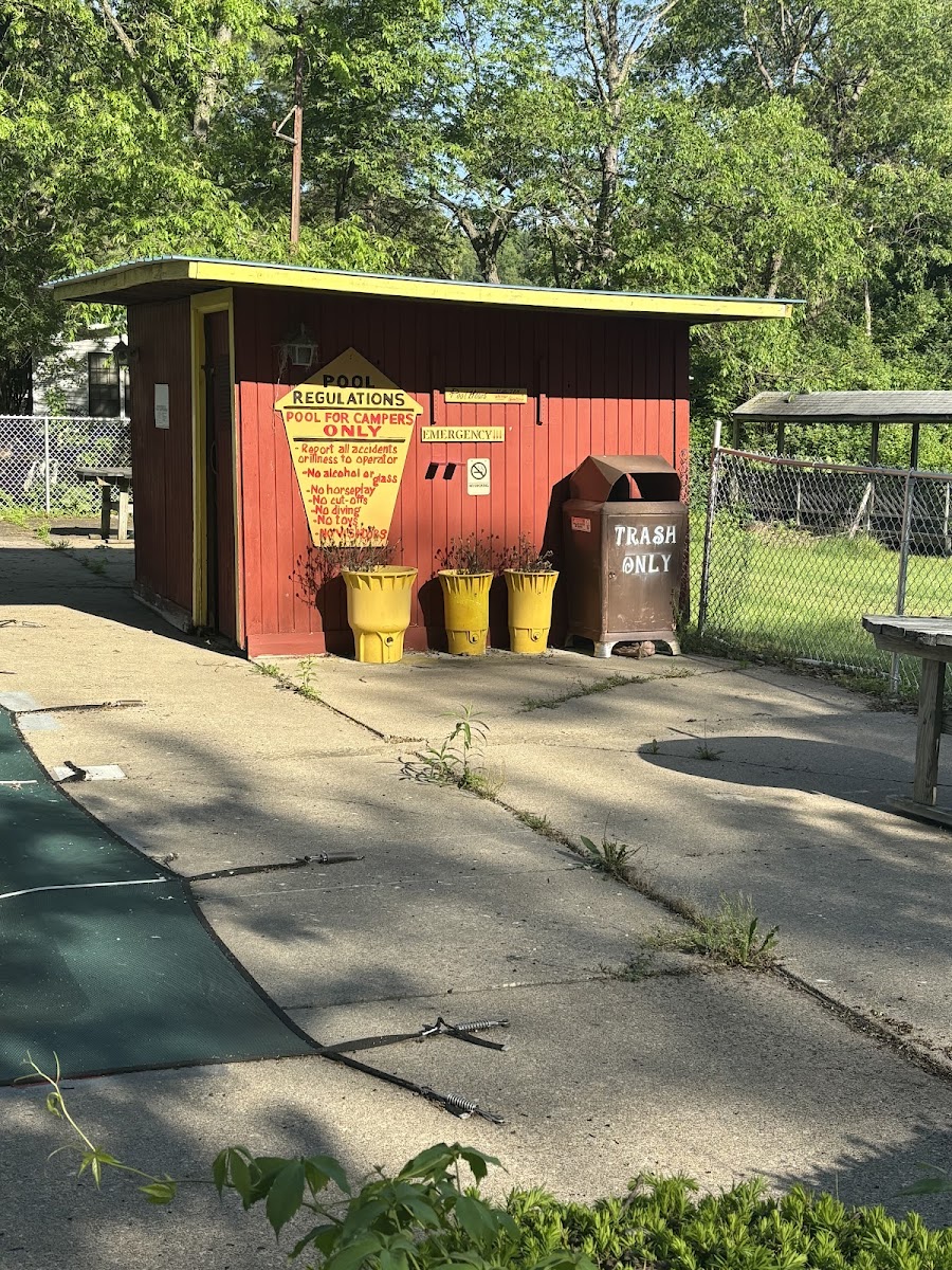 Yellow Lantern Kamp Grounds