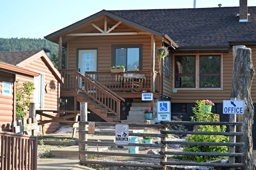 No Name City Luxury Cabins & RV