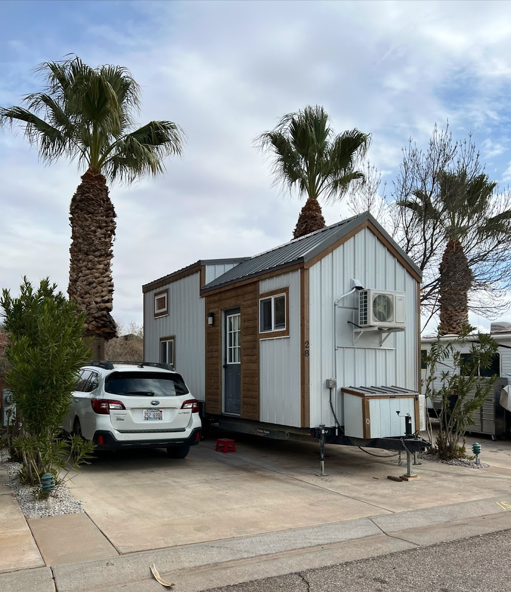Hillside Palms RV Park & RV Storage & Tiny Homes