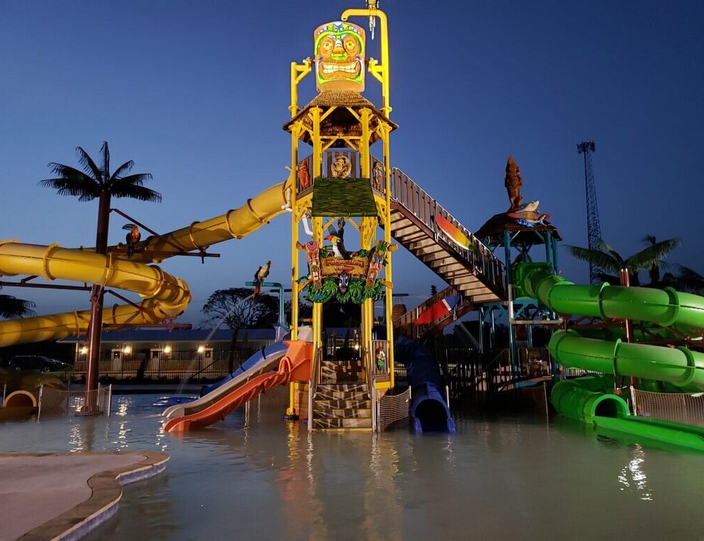 Summer Breeze USA RV Resort & Waterpark - Brookshire, TX