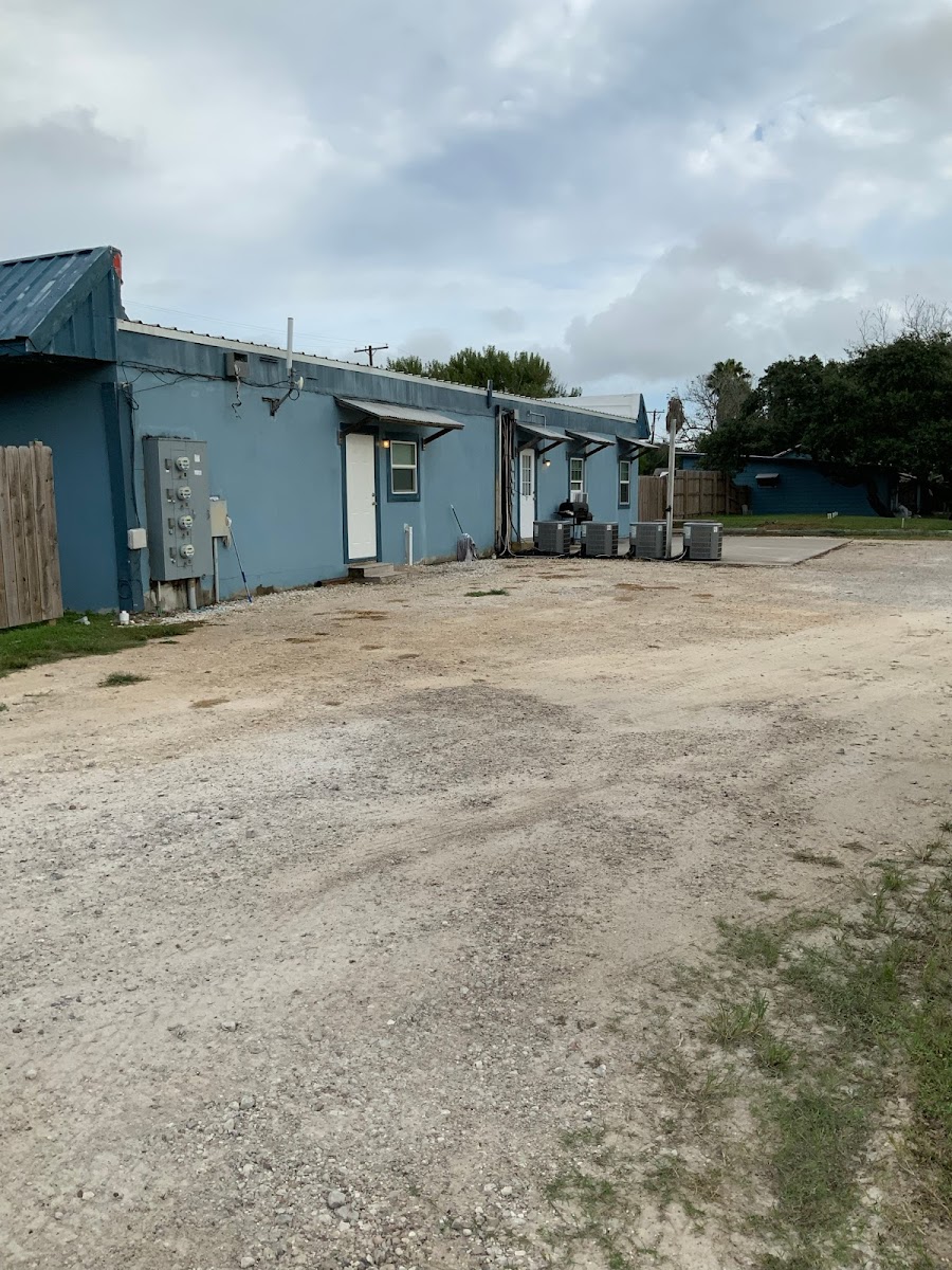 Azul Rv And Apartments