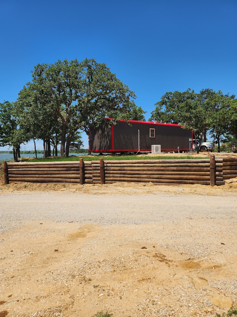 Peanut's Crappie House & Campground