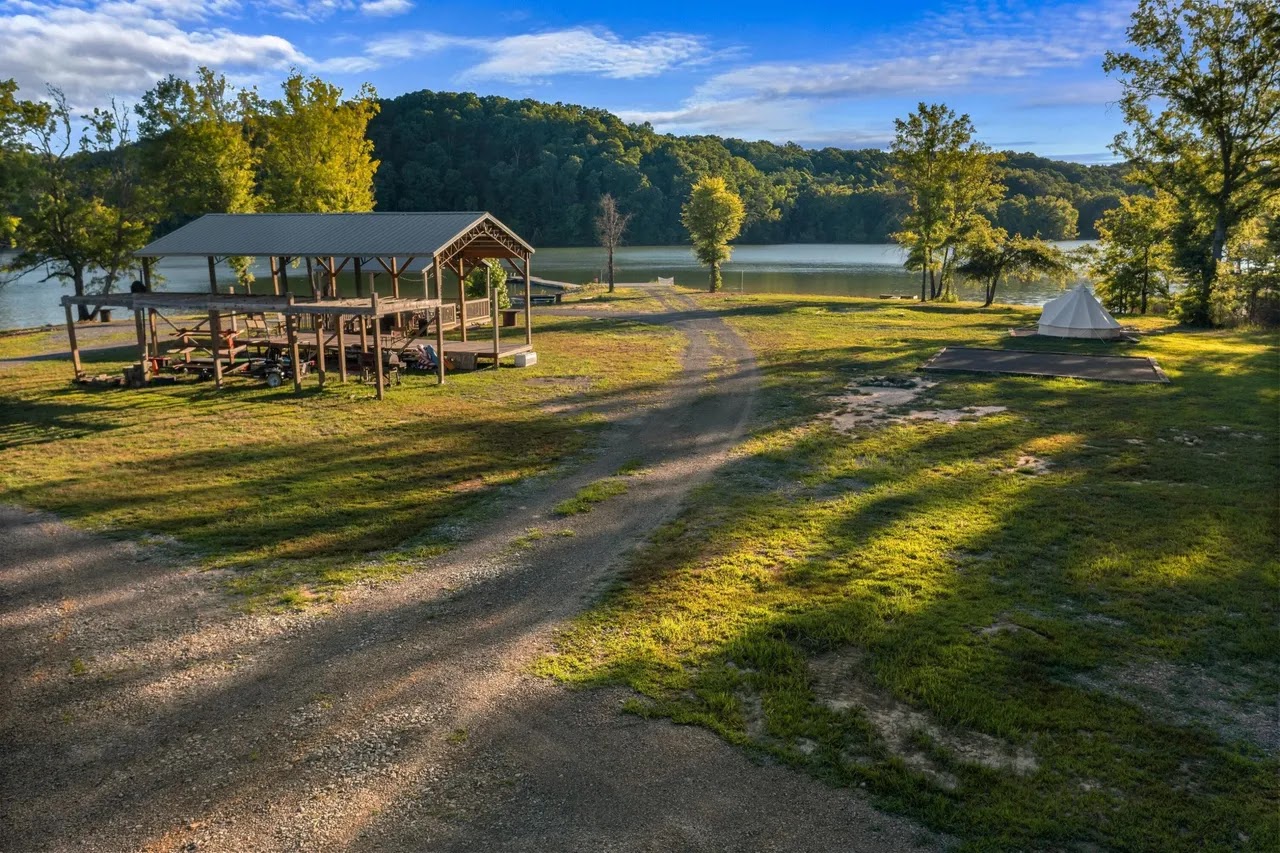 Lakeside Getaway on Douglas