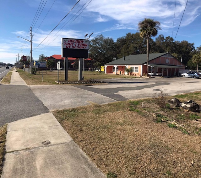 HOLIDAY TRAV-L- PARK