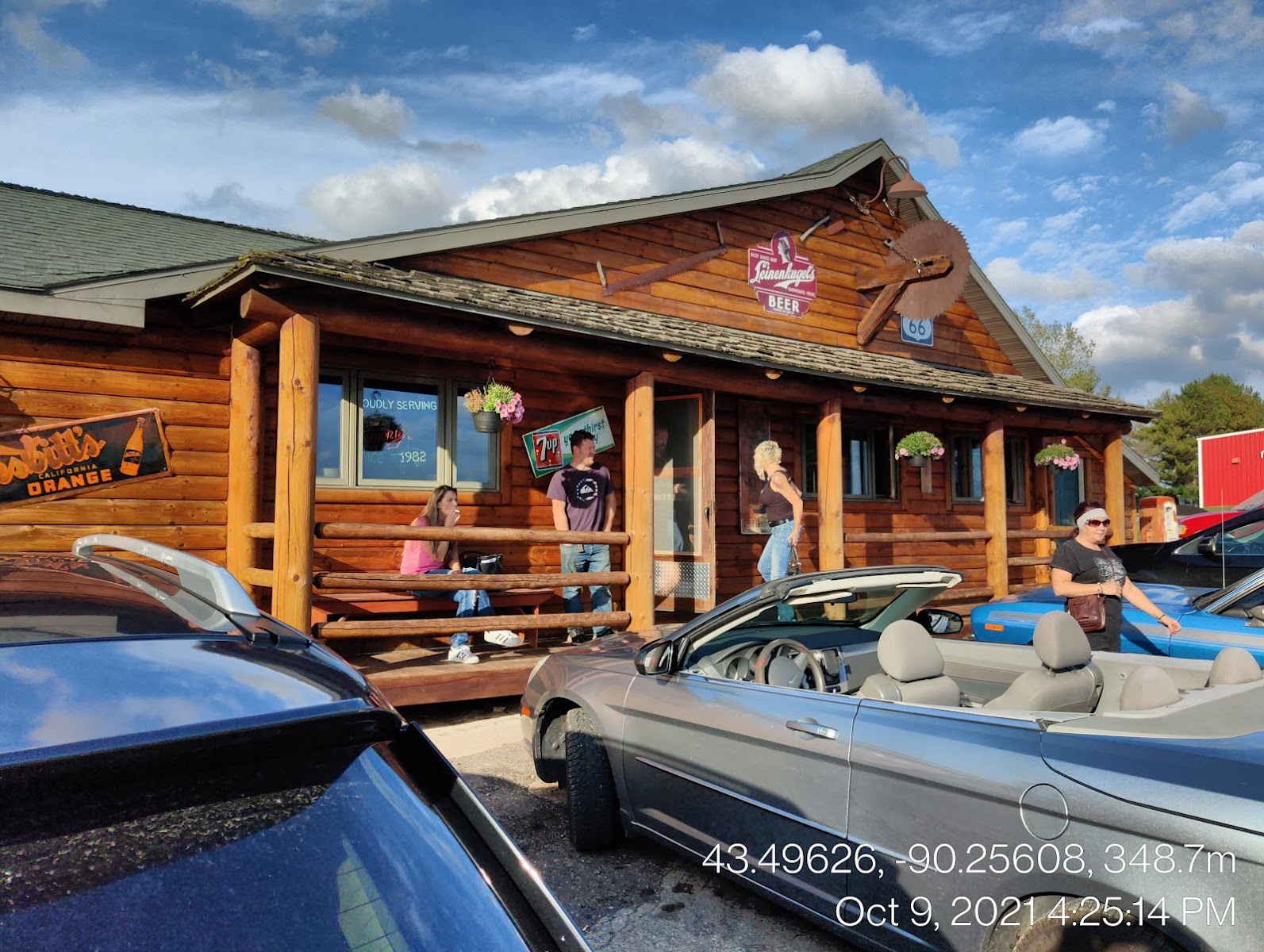 Trader's Bar and Grill Island Campground