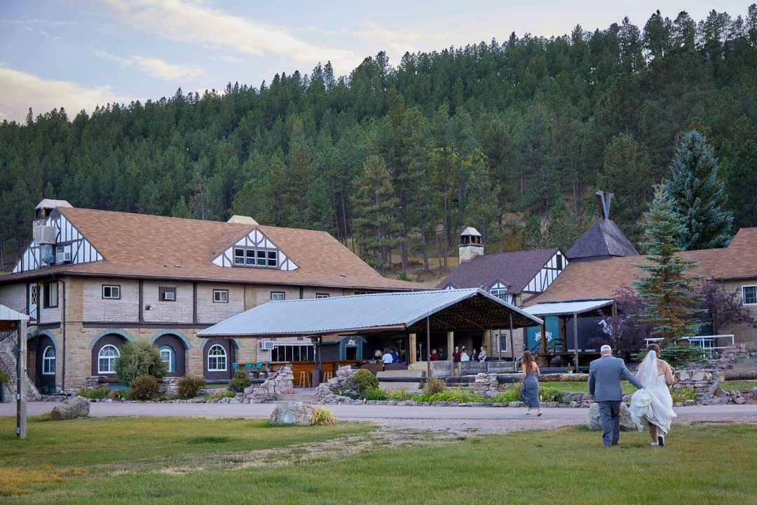 Flying V Cambria Inn