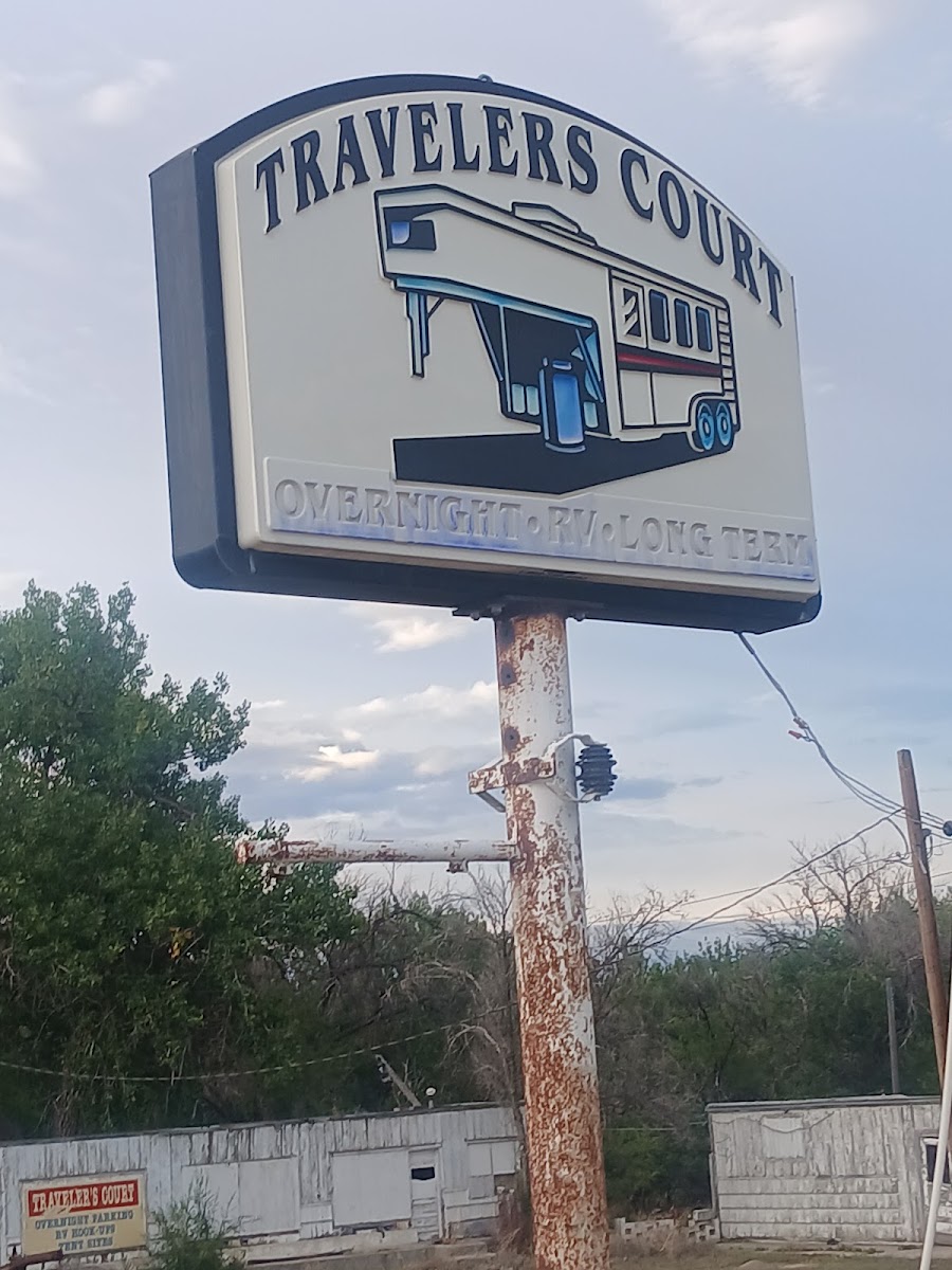 Travelers court & Campground