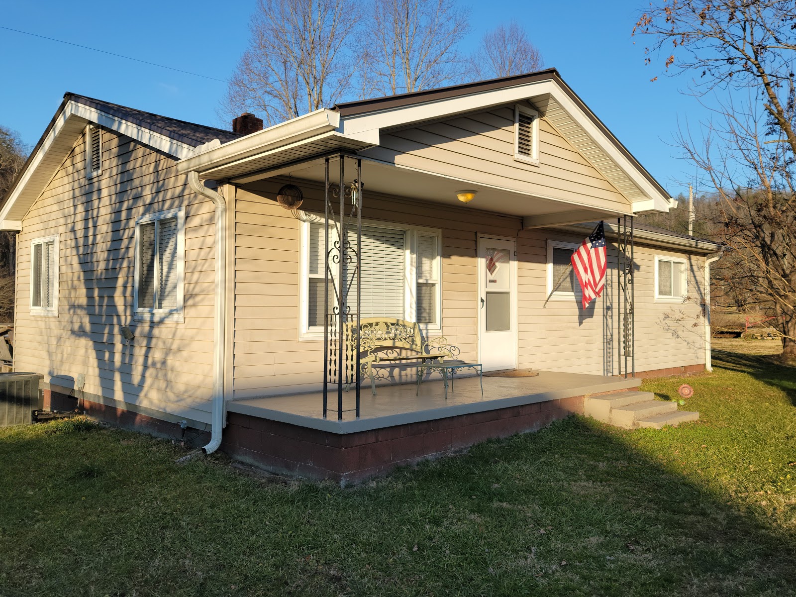 Mountain Riders Riverfront Camping