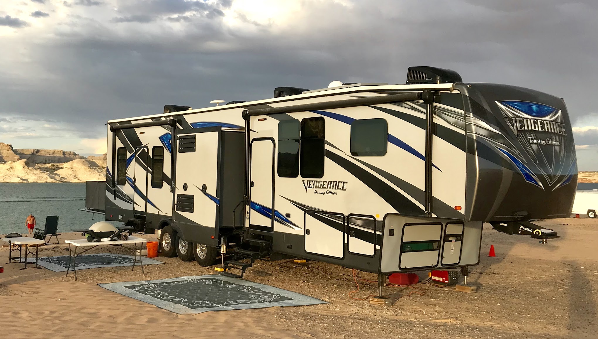 Lone Rock Beach Campground
