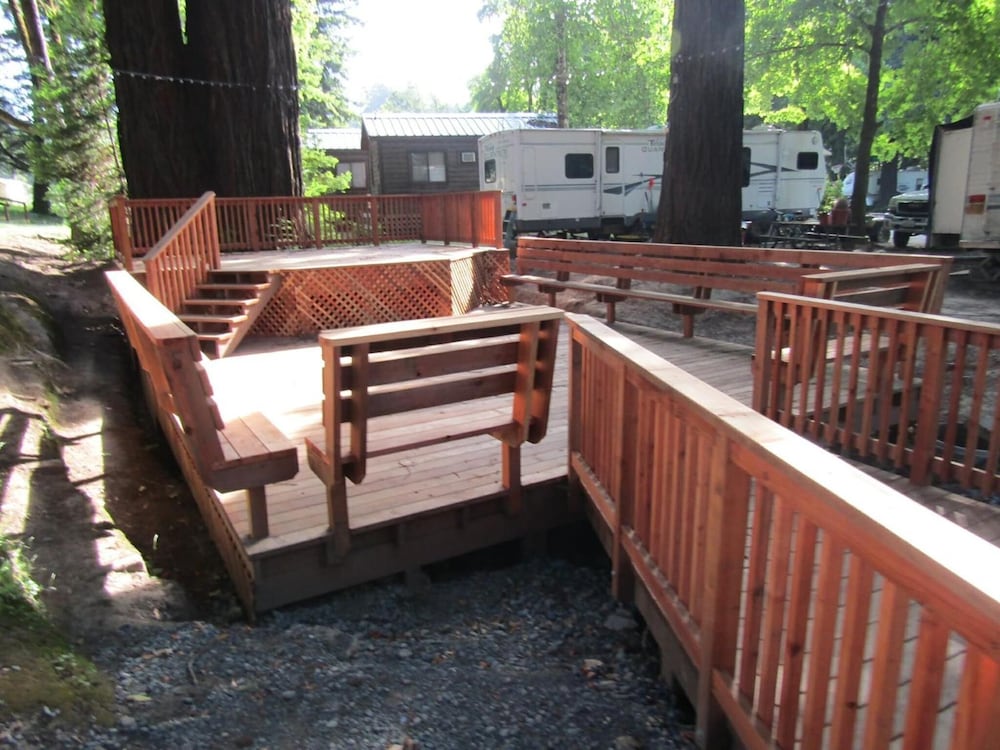 Dean Creek Resort Motel and Campground and RV Park