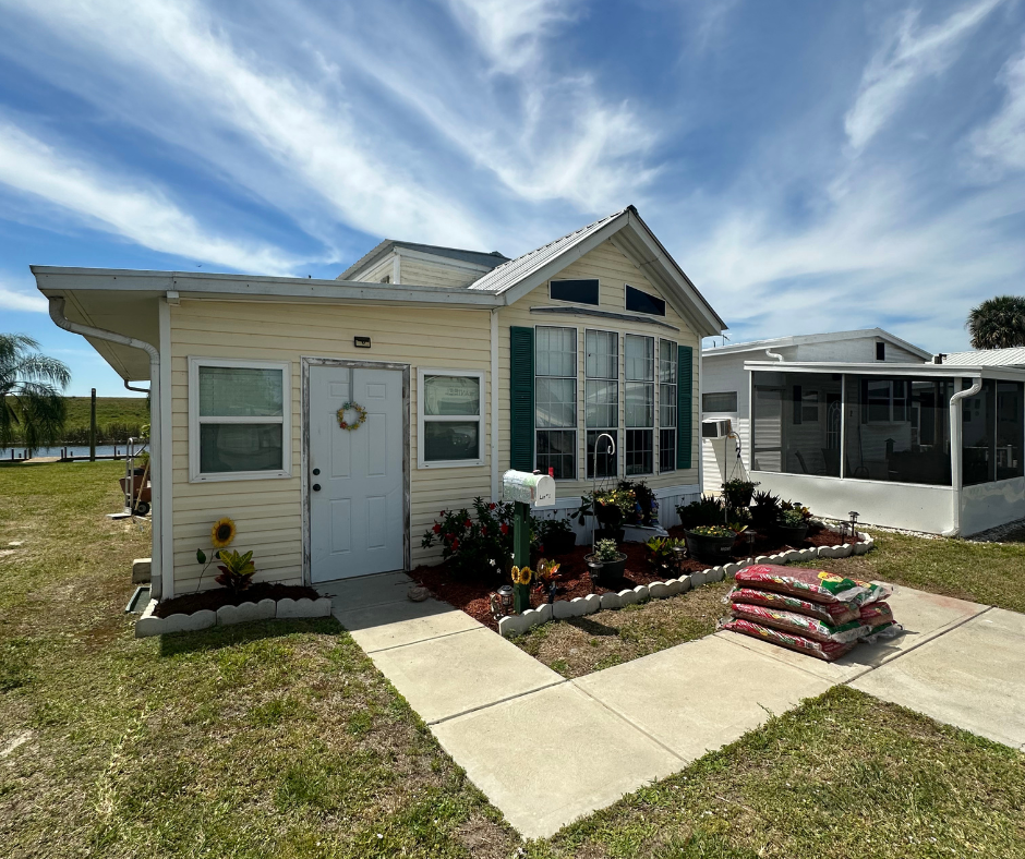 Lakeport Landing Apartments, RVs & Storage