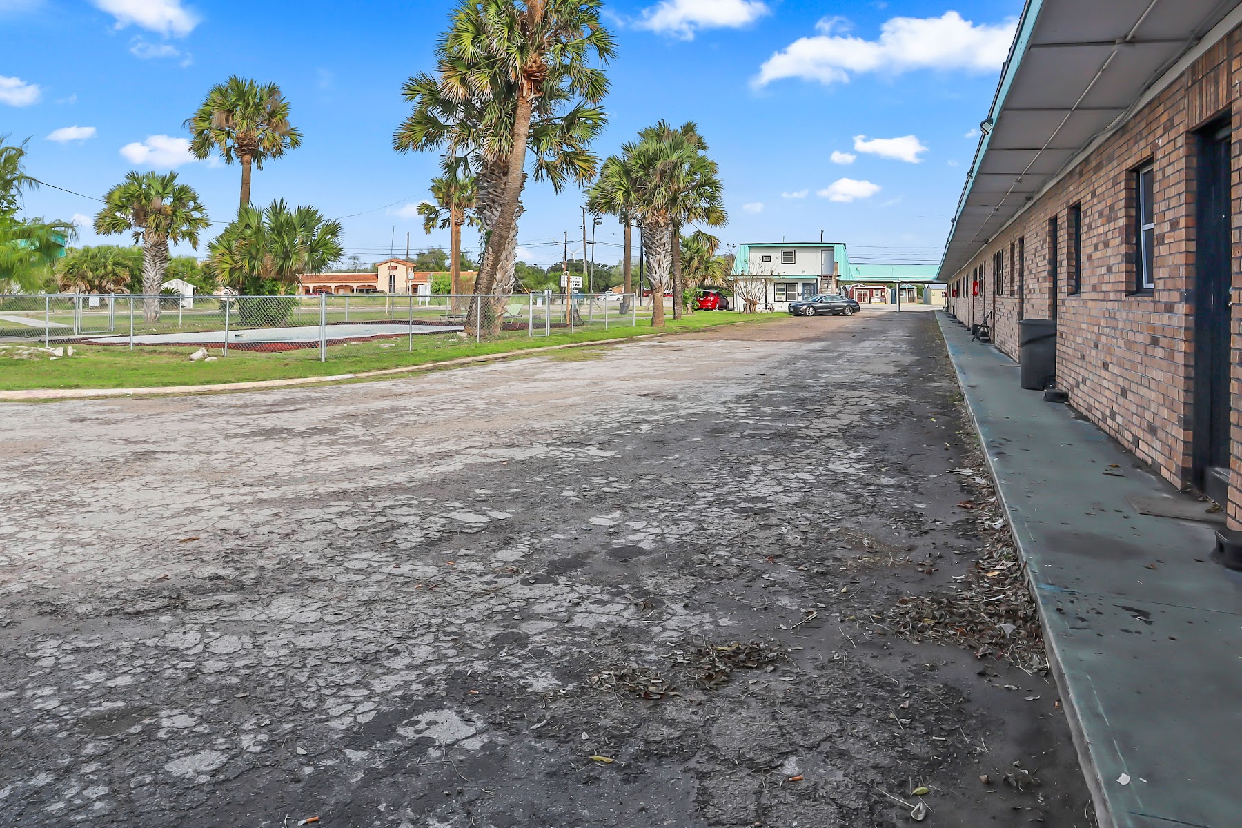 Mathis Motor Inn & RV Park