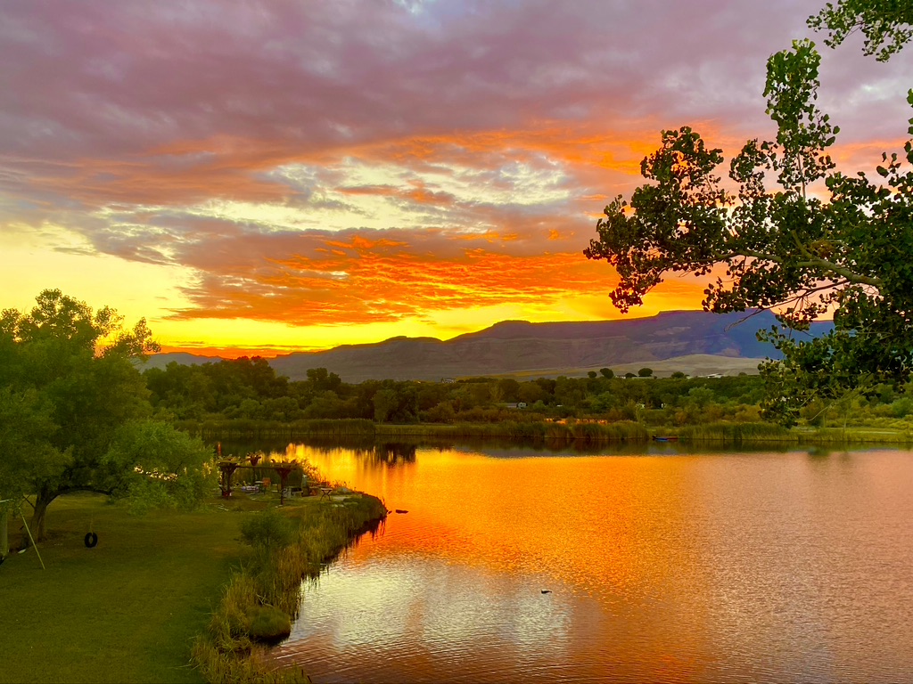 Lake side Camping, tents and RVs, 8 private sites