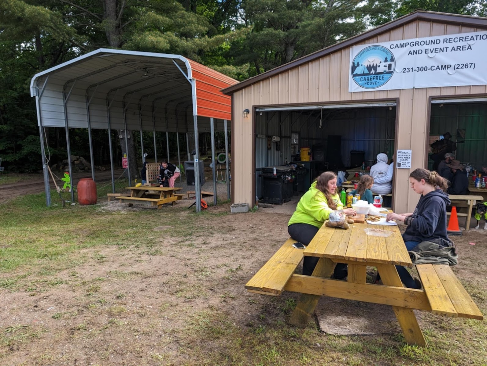 Carefree Cove Campground & Cabins