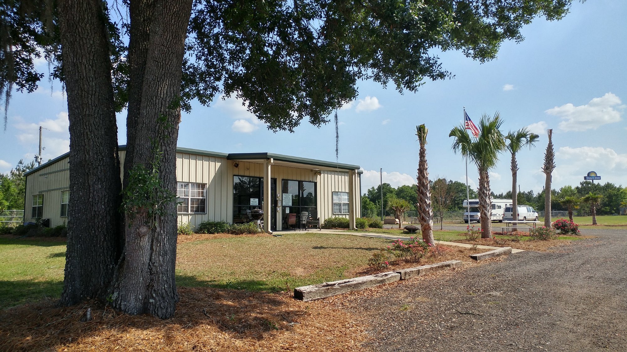 A Stone's Throw RV Park - Lamont, FL